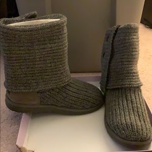 Uggs Sweater in grey - size 9